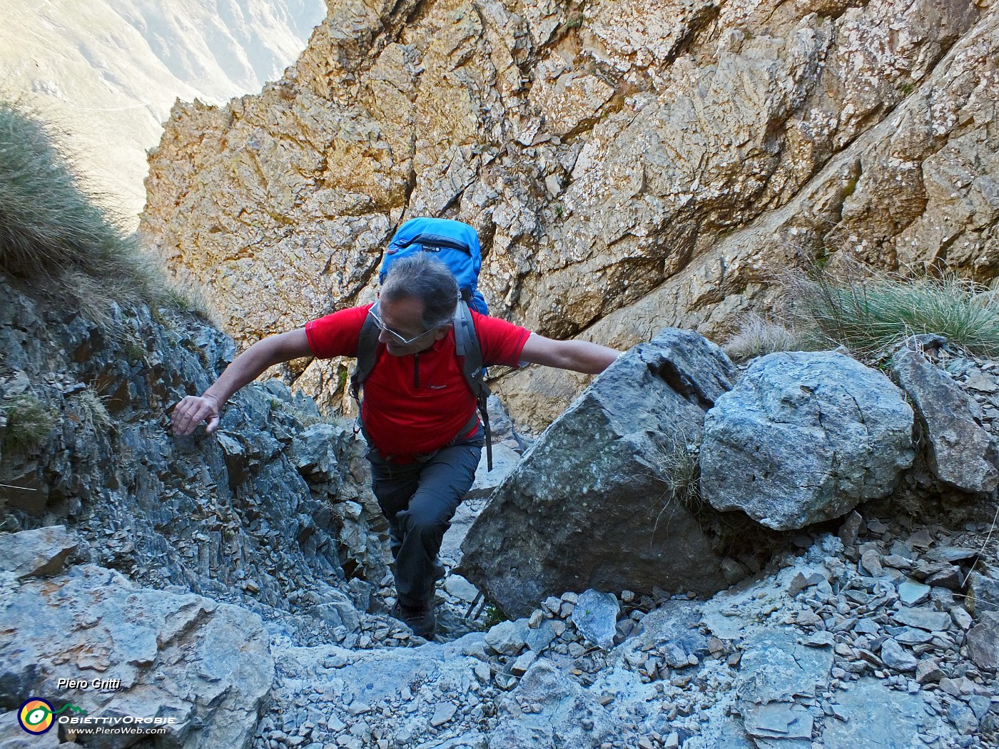 22 Salendo il canalino, ora ben sistemato.JPG